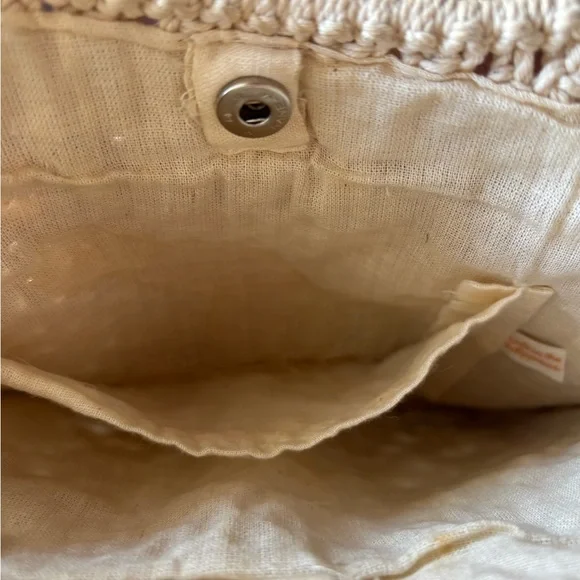 Cream Crochet Bag with Wooden Handle - Picture 2 of 7